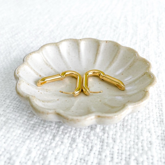 Madewell carabiner hoops. - Picture 8 of 10